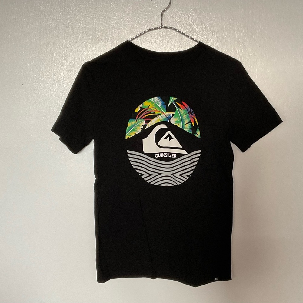 Quiksilver Black Tee with Floral Design. Boy Size Medium